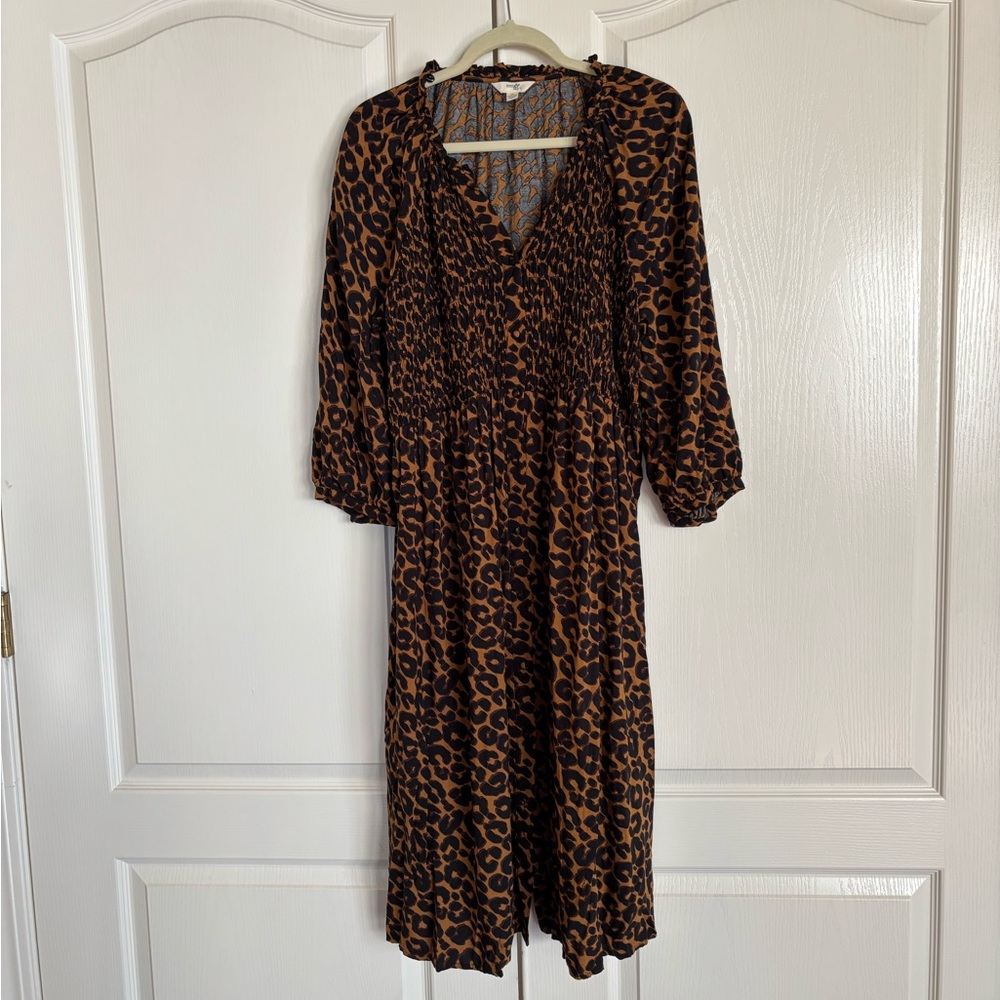 Terra & Sky leopard print smocked button front short sleeve midi dress 1X